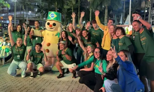 ASSISTA ▶️ | Itapema transmite jogo da Seleção em telão gigante