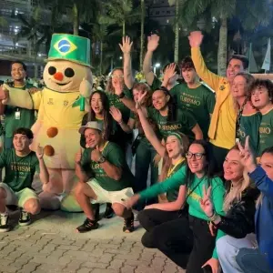 ASSISTA ▶️ | Itapema transmite jogo da Seleção em telão gigante