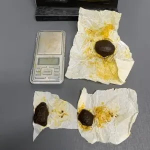 Esquema de tráfico de drogas é desmantelado e suspeito é preso após denúncia anônima