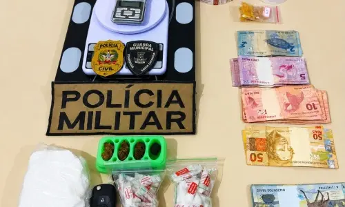 Quase 500g de cocaína e R$ 1,8 mil apreendidos em operação policial