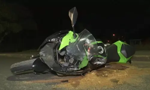 Homem morre em acidente de moto durante a madrugada na Estrada de Santa Luzia