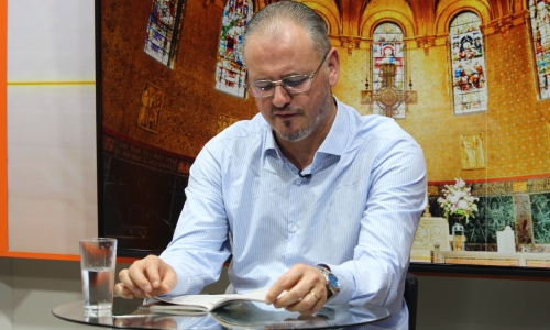 Padre Elizandro Scarsi conduz inspirador momento de fé e bênção nesta quarta-feira 17 de junho