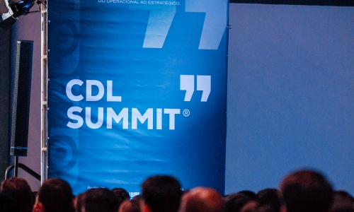 VEJA AS FOTOS | Vendas, superação e crescimento empresarial marcam noite de palestras em São João Batista