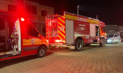 Eletricista morre após forte choque elétrico enquanto trabalhava em telhado de casa