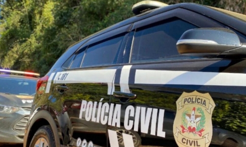 Investigado é flagrado jogando drogas pela sacada durante operação em Tijucas