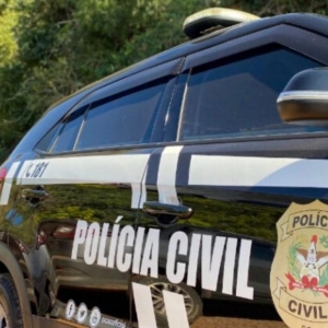 Investigado é flagrado jogando drogas pela sacada durante operação em Tijucas