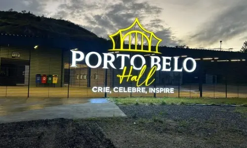 VÍDEO ▶️ | Humor e futebol marcam noite especial no Porto Belo Hall