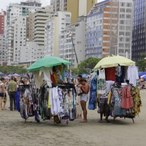 Nova lei dá segurança jurídica ao comércio ambulante nas praias de BC