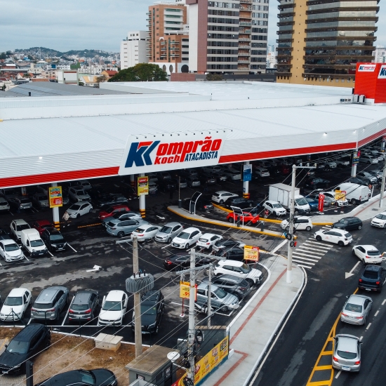 VEJA AS FOTOS | Inauguração do Komprão em São José atrai grande público e movimenta a região
