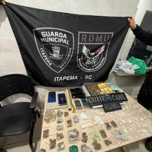 Operação flagra venda de drogas, prende cinco envolvidos e desarticula ponto de tráfico