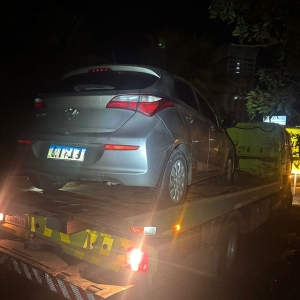 Quatro homens assaltam motorista de aplicativo e o abandonam em estrada de chão em Nova Trento
