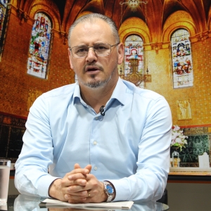 TARDE DE FÉ | Ouça a mensagem de esperança desta segunda-feira 22  de junho, com Padre Elizandro Scarsi