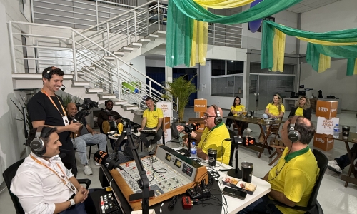 Em bate papo, InovaCar Veículos reúne futebol, música e interação durante jogo do Brasil