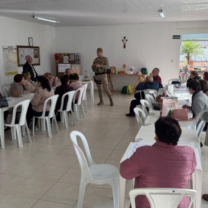 Operação leva orientações sobre segurança e prevenção de golpes a idosos da região