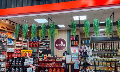 Fitland Centro celebra 1 ano em Tijucas com promoções de hora em hora e degustações especiais