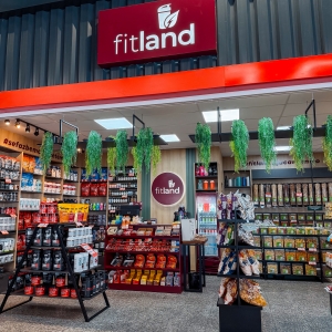 Fitland Centro celebra 1 ano em Tijucas com promoções de hora em hora e degustações especiais