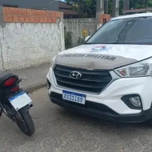 Foragido da Justiça é preso com cocaína e crack durante atendimento de ameaça em Tijucas