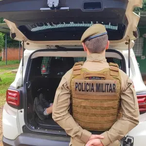 Ordem judicial por arma ilegal é cumprido dentro de comércio em Porto Belo