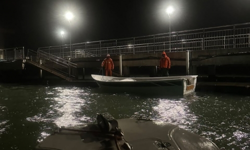 Pescadores ficam à deriva após motor afundar em área marítima de Bombinhas