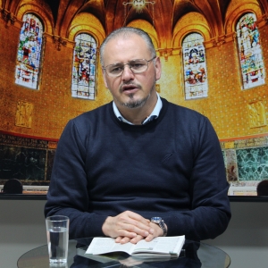 Padre Elizandro Scarsi conduz inspirador momento de fé e bênção nesta quarta-feira, 01 de julho