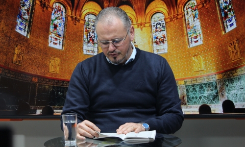 Padre Elizandro Scarsi conduz inspirador momento de fé e bênção nesta quarta-feira, 02 de julho