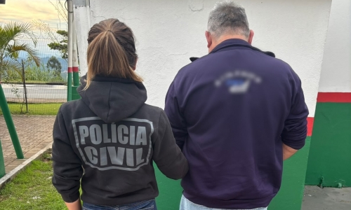 Investigado por estuprar neta com TEA é detido; mãe da vítima também relatou abusos