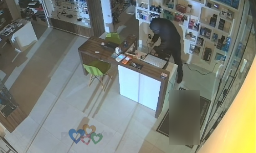 Dupla é presa após agentes localizarem notebooks furtados e carnes roubadas na residência