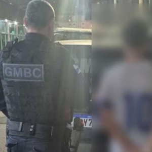 Adolescente furta celular de mulher mas é detido por populares