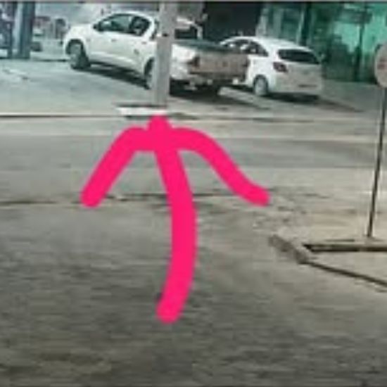 Turista argentino tem cerca de US$ 5 mil furtados de caminhonete