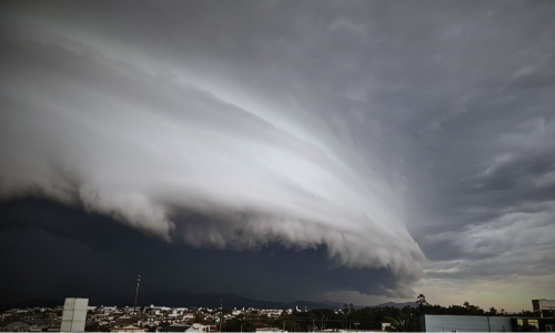 Frente fria avança por SC e anuncia semana de frio intenso e risco de geadas