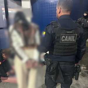 Passageira de ônibus interestadual é revelada como foragida e é presa em Itapema