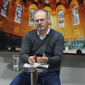 Mensagens de fé e oração com Padre Elizandro para sua terça-feira, 07 de julho