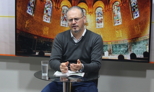 Mensagens de fé e oração com Padre Elizandro para sua terça-feira, 07 de julho