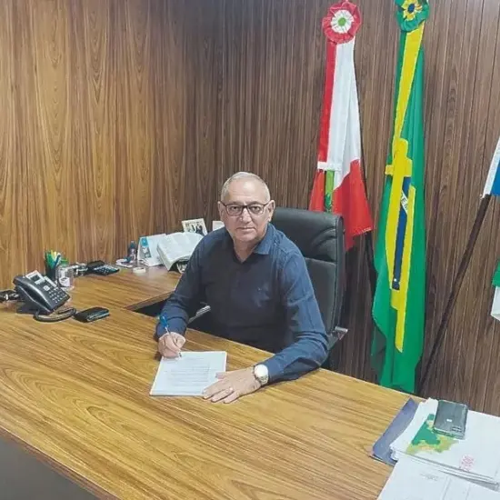Prefeito de Governador Celso Ramos é afastado por suposta participação em esquema fraudulento