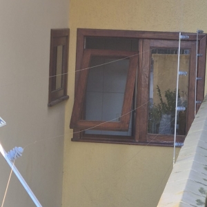Câmeras registram momento em que residência é furtada no Centro de Tijucas