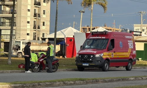 Pneu fura e mulher fica ferida após queda de moto em Tijucas