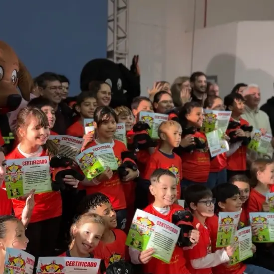 VÍDEO ▶️ | 500 crianças concluem formação no Programa Bombeiro Mirim em Porto Belo