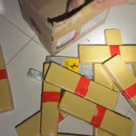 Suspeito foge e deixa para trás 12 quilos de maconha em imóvel