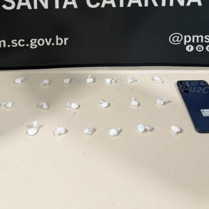 COCAÍNA, PIX E CELULAR LOTADO DE MENSAGENS | Esquema de tráfico de drogas é desarticulado em Itapema
