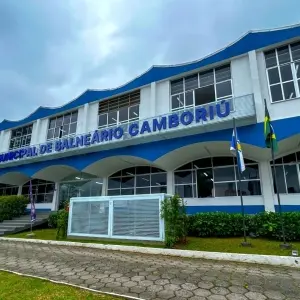Gestão Pavan aciona controladoria e suspende servidora após operação mirar contratos em BC