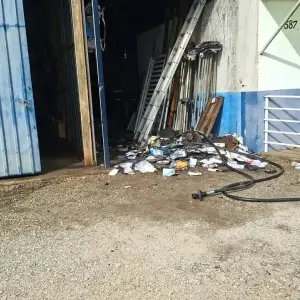 Incêndio em metalúrgica é controlado após ação improvisada de trabalhadores