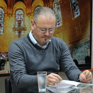 Padre Elizandro Scarsi conduz inspirador momento de fé e bênção nesta quinta-feira, 16 de julho
