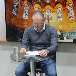 Padre Elizandro Scarsi encerra a semana com bênçãos e mensagem de esperança nesta sexta-feira, 17 de julho