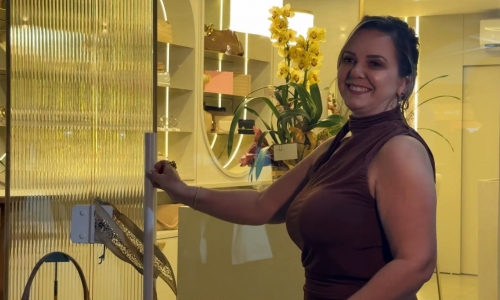 CONFIRA ▶️ | Emoção marca reinauguração de joalheria em Tijucas