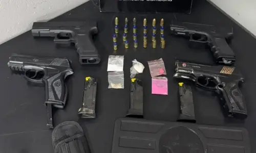 Atendimento de enfermagem acaba revelando munições, drogas e simulacros em residência
