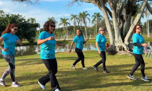 VÍDEO ▶️ | Terapia do Passinho leva o ritmo do flashback para Tijucas