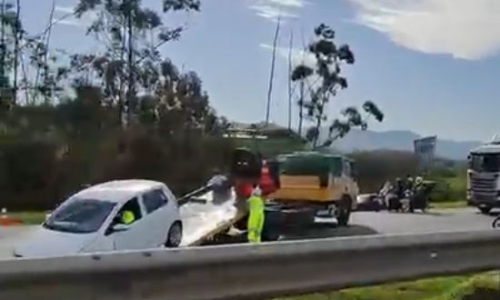 BR-101 tem bloqueio total no sentido Sul após acidente com veículo