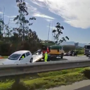 BR-101 tem bloqueio total no sentido Sul após acidente com veículo