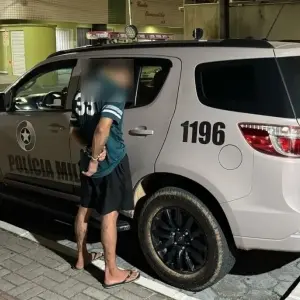 Suspeito de tráfico com mandado em aberto é preso no bairro Nova Descoberta, em Tijucas