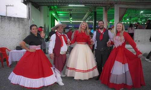 VEJA AS FOTOS | Domingueira Show no Pirão com Linguiça, em Tijucas
